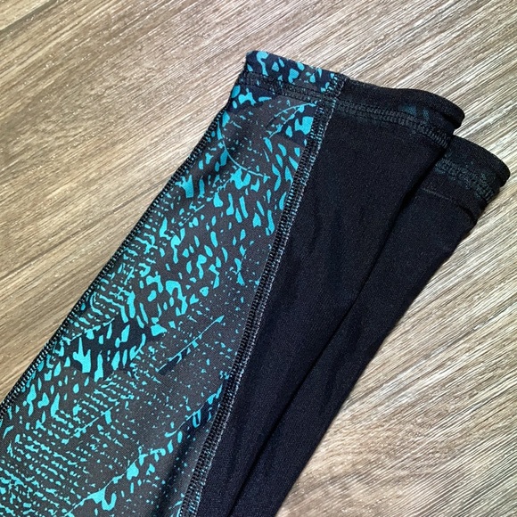 🌺 UNDER ARMOR - Picture 2 of 3